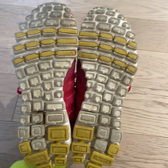Reebok Pink and yellow running shoe - Picture 5 of 7